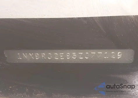 2005 Toyota Corolla Le z USA, uszkodzony, nr VIN 1NXBR32E85Z377129